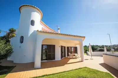 Image de Pauses fantastiques dans la charmante Villa Martinho Ă Carvoeiro Beach