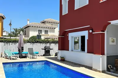 Image de Superbe villa - nouvelle cuisine \/ salles de bains et piscine chauffée de 8 mètres