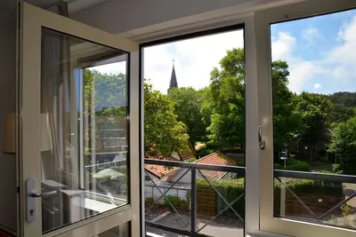Image de Groet: à seulement 2000 m de la plage! Bel appartement avec balcon, bel emplacement