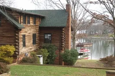 Image de Location Montagne style Log Home-Main Channel \/ Patio \/ Fire Pit \/ Kayak \/ Volleyball Net