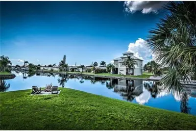 Image de Nouvelle Liste! Bord de l'eau avec quai et 200 ’de Seawall Pet Friendly