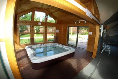 Image de Trail Creek piscine / sauna / jacuzzi King, Queen 2 Full Baths Renovated Two Level Unit