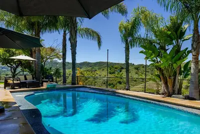 Image de Maison d'hôtes tranquille w. vue et accès à la piscine chauffée, randonnée au coin de la rue