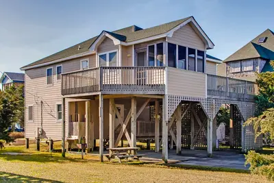 Image de Courte promenade à la plage! Oceanside, Avon avec bain à remous, salle de jeux, Dog-Friendly & More