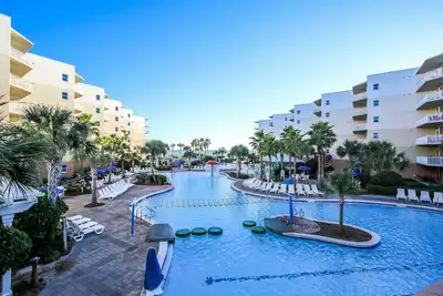 Image de Cozy Condo Condo ~ Nouvelle décoration 2018 ~ Vue sur le golfe et la cour ~ Pour 10 personnes