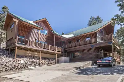 Image de Enchanted Circle Lodge-Superbe Vue Sur La Montagne Avec Beaucoup De Chambre À Jouer!