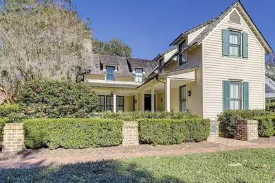 Image de Lowcountry luxe dans le coeur du village