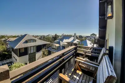 Image de Penthouse Au 4eme Etage, Centre Ville De Rosemary Beach