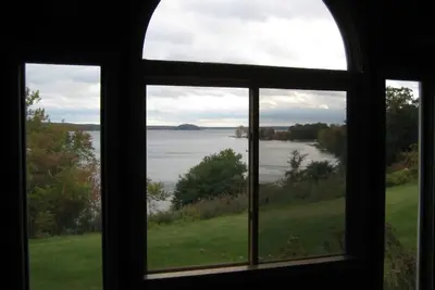 Image de Historic Moon's Lakehouse sur le lac Saratoga, emplacement privilégié