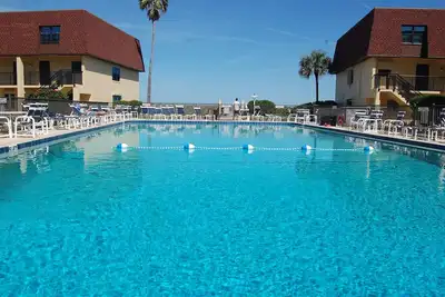 Image de 117 Cocoa Beach Club Direct Oceanfront Next to Pier, Dog Friendly, New Baths