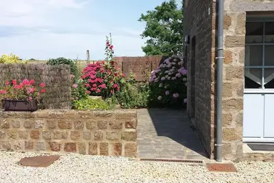 Image de Maison avec terrasse fleurie proche du Gr 34