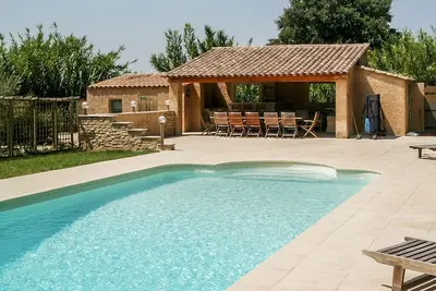 Très agréable villa privée avec piscine chauffée dans le Luberon