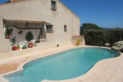 Image de Mini villa studio climatisée 21 m2 pour 1 couple, piscine, très belle vue.