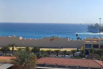 Magnificent apartment in Los Cristianos. with sea views and large terrace.