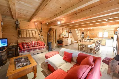 Image de joli chalet, tout équipé, sauna, 5 chambres, trés spacieux, jardin,