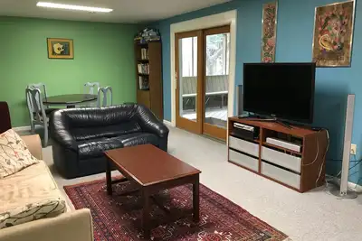 Image de Enthousiaste, maison confortable dans le vert, quartier calme Ă 15 minutes de Washington Dc