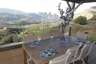 Magnifique rez de jardin 90m2  et Studio  à louer en sus de  25m2, près d'Ajaccio