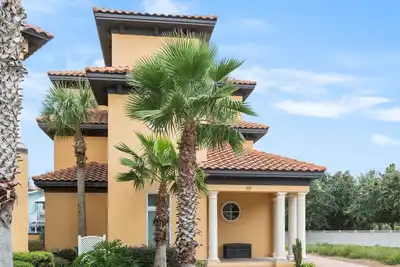 Image de Luxury Beach Home Gulf View | 22 personnes dans des lits | 1/2 pâté de maisons de la plage | Piscine privée