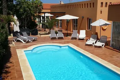 Image de Italian Design villa de 4 chambres avec piscine privée et jardins