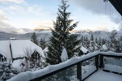 Image de Vrai ski in / out-Slopeside-Walk_ski_bike-Dining-Shopping-Both Gondolas-Pvt HotTub