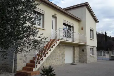 Image de Belle maison individuelle trés lumineuse avec terrain, cour et parking fermés