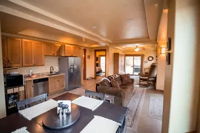 Image de Under the Gondola - Moose View Suite, Dog Friendly! # Vhr-13-03