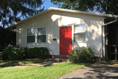 Image de Mid Century Downtown Walk à la brasserie