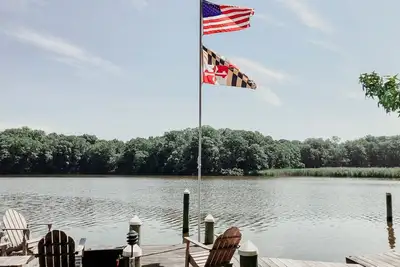 Image de Maison contemporaine au bord de l'eau avec quai privé et kayaks!