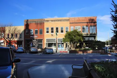 Image de Loft du centre-ville au cœur du quartier historique de Hendersonville! Meilleur emplacement de la rue Main!