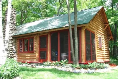 Image de * Beachy * Adorable cabane en rondins «Bliss» - sable doré + 6 hectares boisés