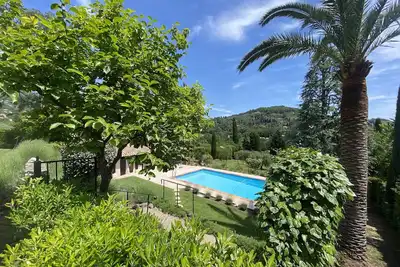 Image de Villa De Luxe Sun Drenched Sur La CÔTE D'Azur avec piscine, bar, barbecue, climatisation et salle de gym
