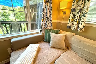 Image de Disponible 9/7 +! Votre maison 1 Br confortable sur une crique: Wifi, Plat, imprimante, blanchisserie, kit de gaz