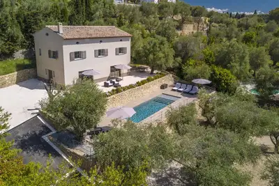 Image de Bastide Contemporaine À PROXIMITÉ Des Golfs Et À 15 Minutes De Cannes