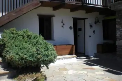 Image de La Salle: Immeuble dans une maison