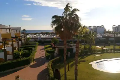 Appartement Wi-Fi dans l'urbanisation se trouve sur la ligne de front de la plage