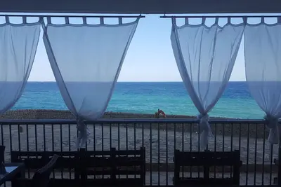 Image de Seule la mer devant vos yeux, avec un accès direct et privé. Oct-Mar 50% Off