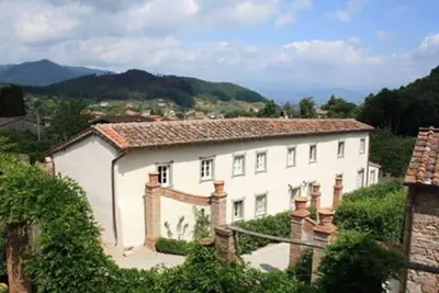 Image de Ferme de 5 chambres sur les terrains de la villa du 18ème siècle, jardin privé et vue imprenable