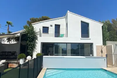 Image de Sanary sur Mer Villa entièrement rénovée avec piscine, tout confort 170 m2