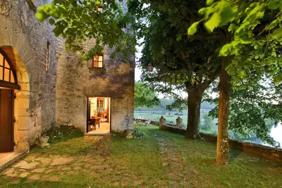 Image de Manoir Secret, Piscine Chauffee Et Vue Majestueuse Sur La Dordogne