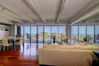 Image de Mansions de luxe par la mer Condo