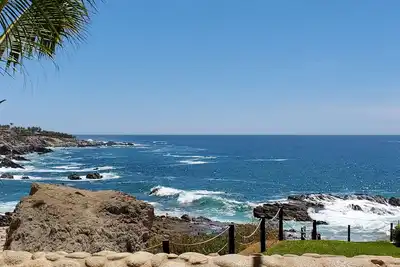 Image de Oceanfront / Beachfront Cabo Condo Au Niveau Du Sol w / Vues ÉTONNANTES De La Plage
