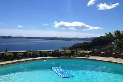 Image de Villa type provençale au calme, vue exceptionnelle sur le golfe de saint-Tropez