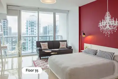 Image de Donnant Sur La Ville, Studio PRIVÉ Avec RÉSIDENCES. Gratuit: Piscine / Spa / Gym / Wi-Fi