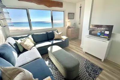 Image de Promotions À L'Automne! Le bâtiment est situé sur la plage, pas de rues à traverser!
