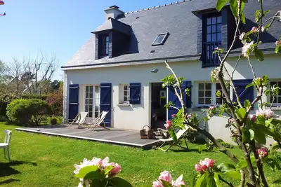 Image de family house by the sea