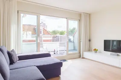 Image de Appartement au dernier étage récemment rénové dans une rue calme du centre historique.