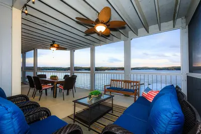 Image de Regatta Bay / Pas de pas! Capacité d'accueil (8 + 2) 3bd / 3ba. Mm12 vues de 2 BRs. Dock inc. !