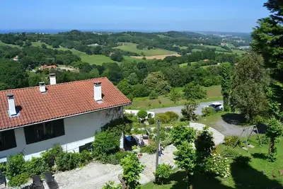 Image de F4 de charme 6\/8 pers vue mer\/montagnes domaine de 3 hectares 4 km d plages