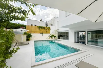 Image de Dans la maison de vacances avec piscine