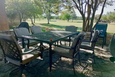 Image de Grand chalet de golf surplombant le 18ème trou du Riverhill Country Club